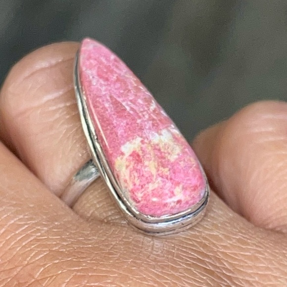 Bright Pink Thulite Ring Size 6 1/2 - Picture 13 of 15